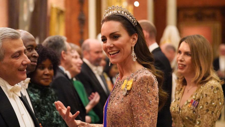 Красива в розово: Кейт Мидълтън сложи тиарата на принцеса Даяна за дипломатически прием