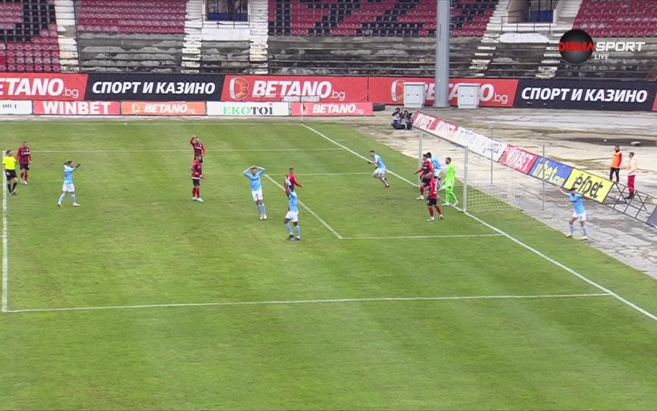 В 14-а минута на двубоя между Арда и Локомотив София