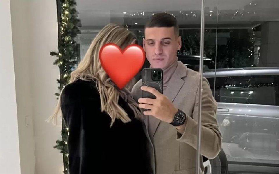 Нападателят на ПАОК Кирил Десподов показа коя е жената до