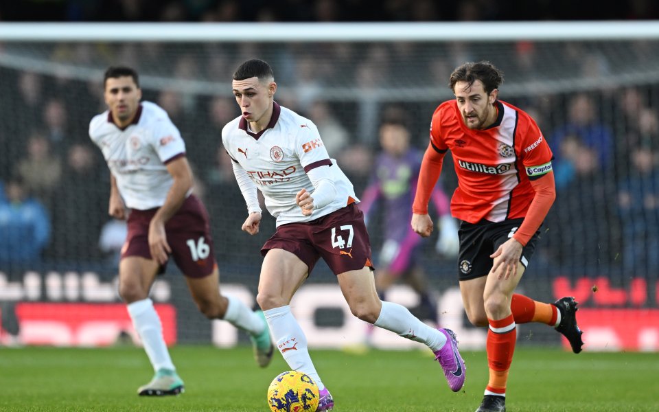 Отборите на Лутън и Манчестър Сити играят при резултат 0:0 в