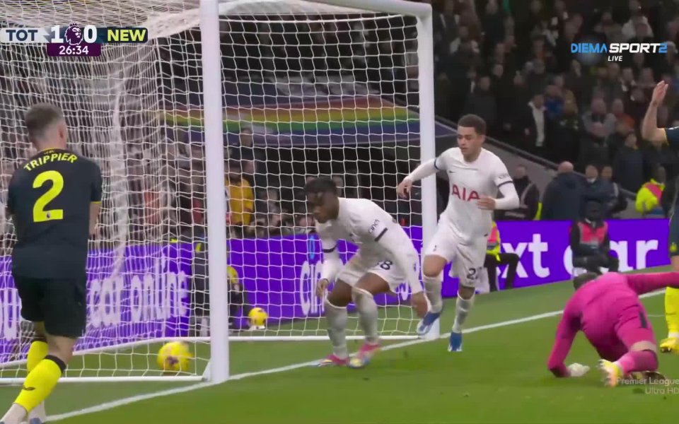 В 26-а минута Тотнъм успя да открие резултата. Сон получи