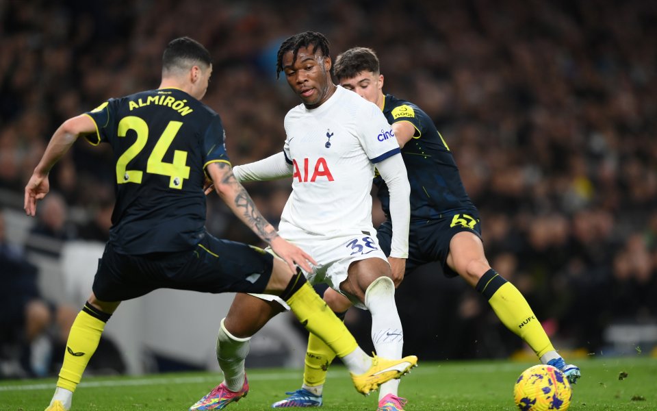 Отборите на Тотнъм и Нюкасъл ще се срещнат в контрола