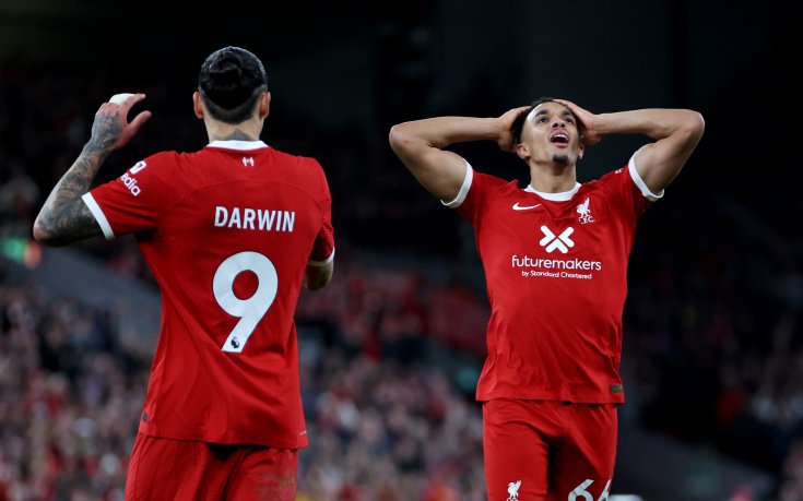 Манчестър Юнайтед оцеля на 