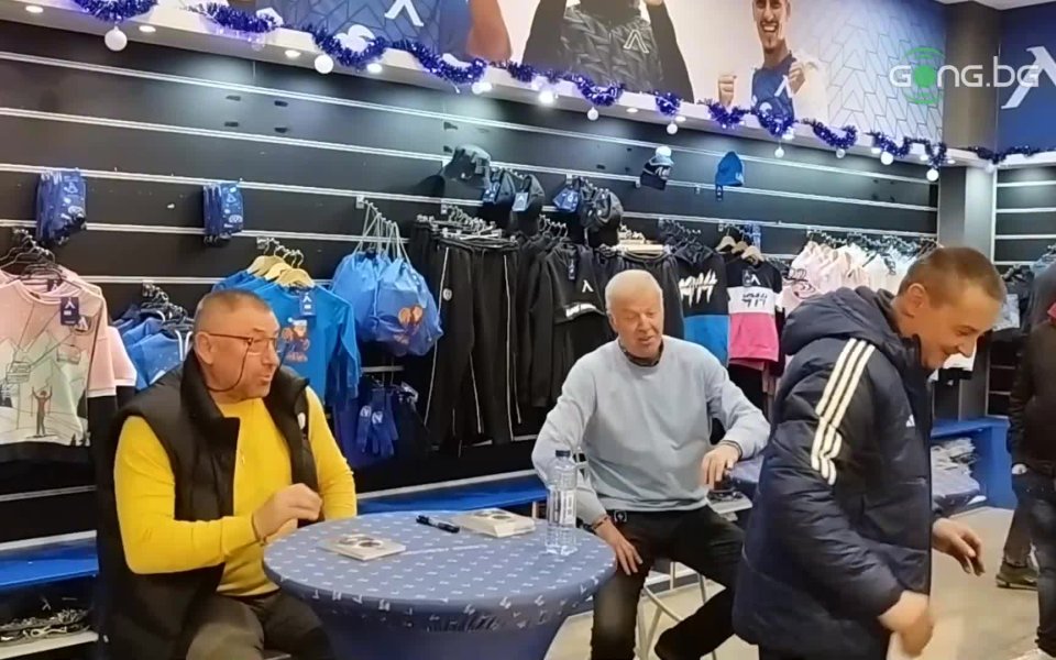 Мажоритарният собственик на Левски Наско Сираков се срещна още днес