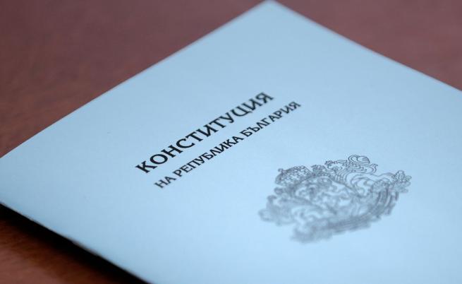 Какво предвижда Конституцията, когато правителството подаде оставка