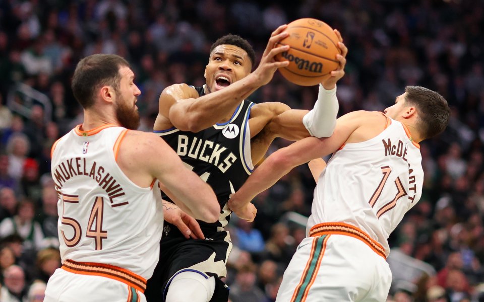 Милуоки се доближи на една победа от върха в Източната