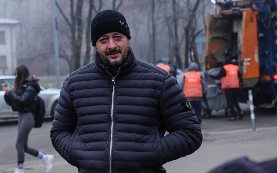 Днес фенове на Левски се събраха пред офисите на клуба