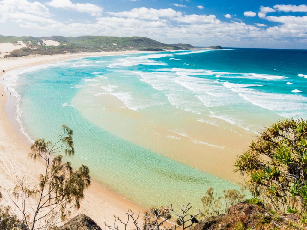 Австралийската полиция съобщи, че претърсва плажовете, след като по време
