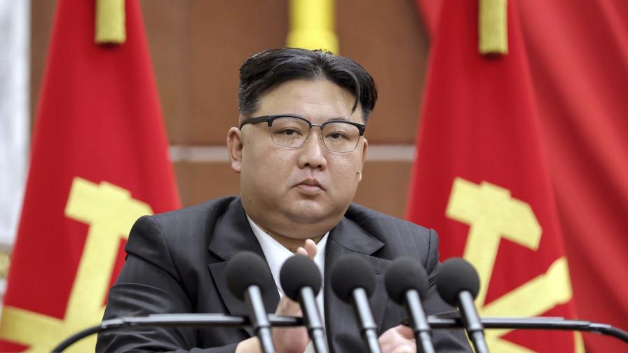 Daily Mail: Ким Чен-ун има таен син, който крие от обществото