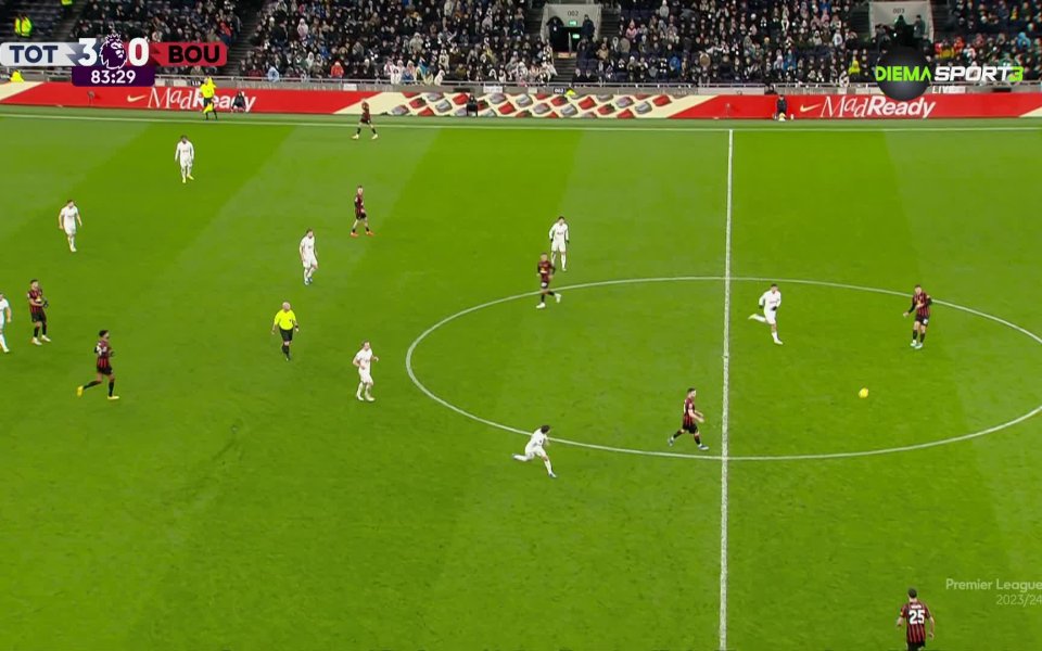 В 86-а минута Алекс Скот пое хубав пас и изстреля