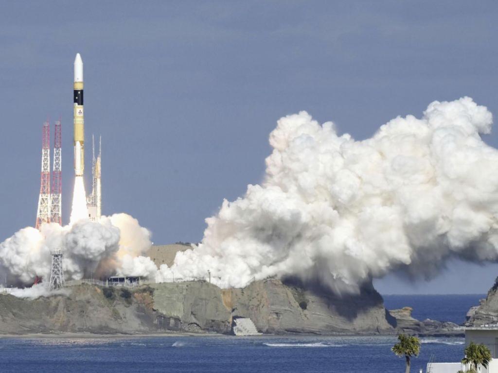Япония изстреля днес ракета носител със сателит за събиране на