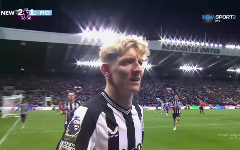 Отборът на Нюкасъл води с 2:1 на Манчестър Сити след