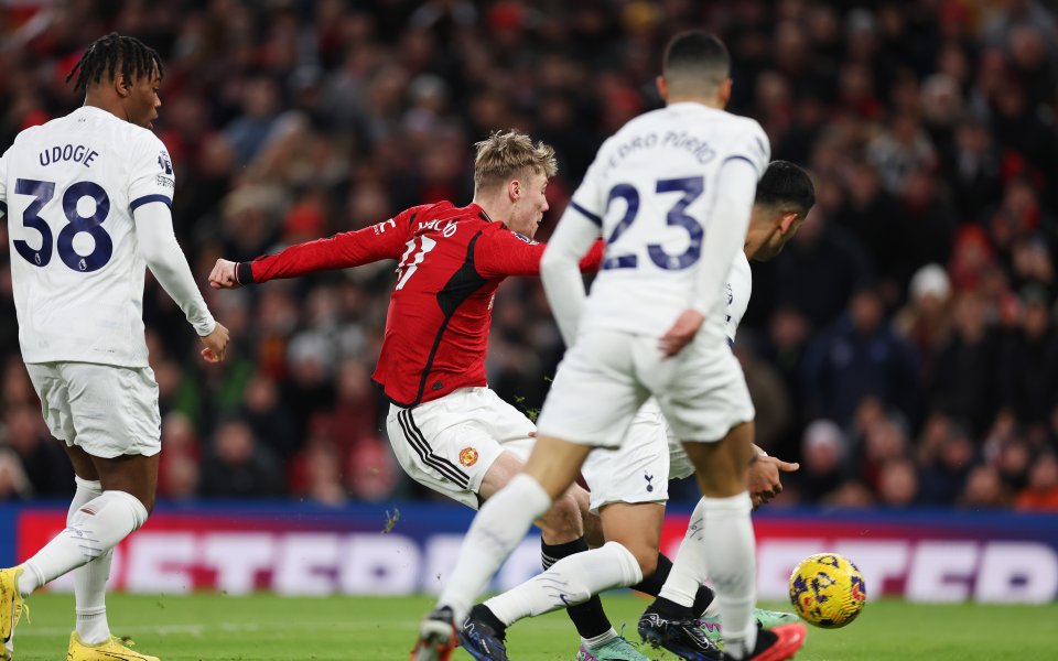 Манчестър Юнайтед приема Тотнъм Хотспър в интригуващ мач от поредния