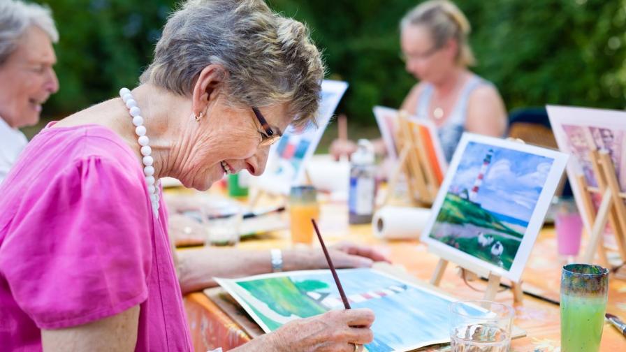 Изкуството: Ключът към психичното благополучие на възрастните хора