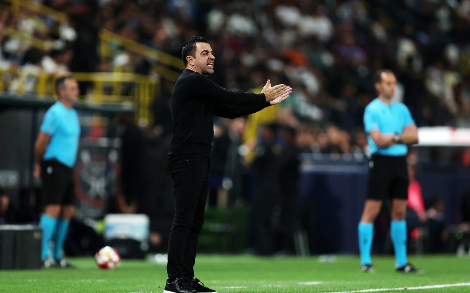 Ръководството на Барселона продължава да вярва в треньора Шави Ернандес,