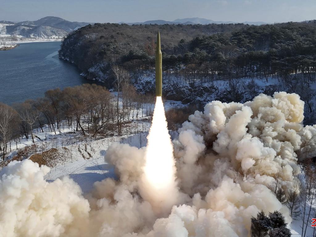 Северна Корея е изстреляла множество крилати ракети край източното си
