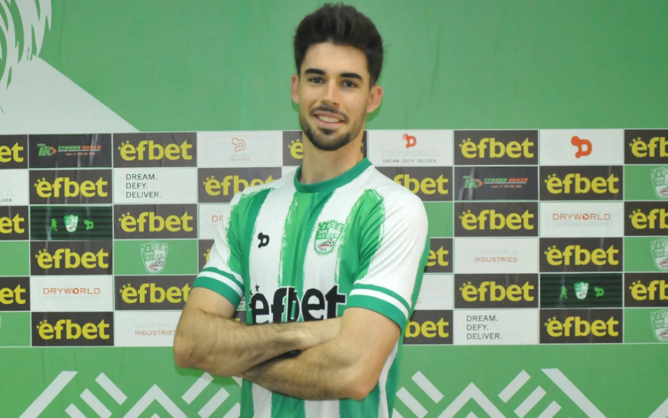 Едно от новите попълнения на Берое Карлос Алгара използва социалните