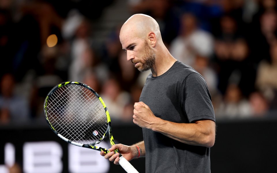 Френският ветеран Адриан Манарино се класира едва за втори път