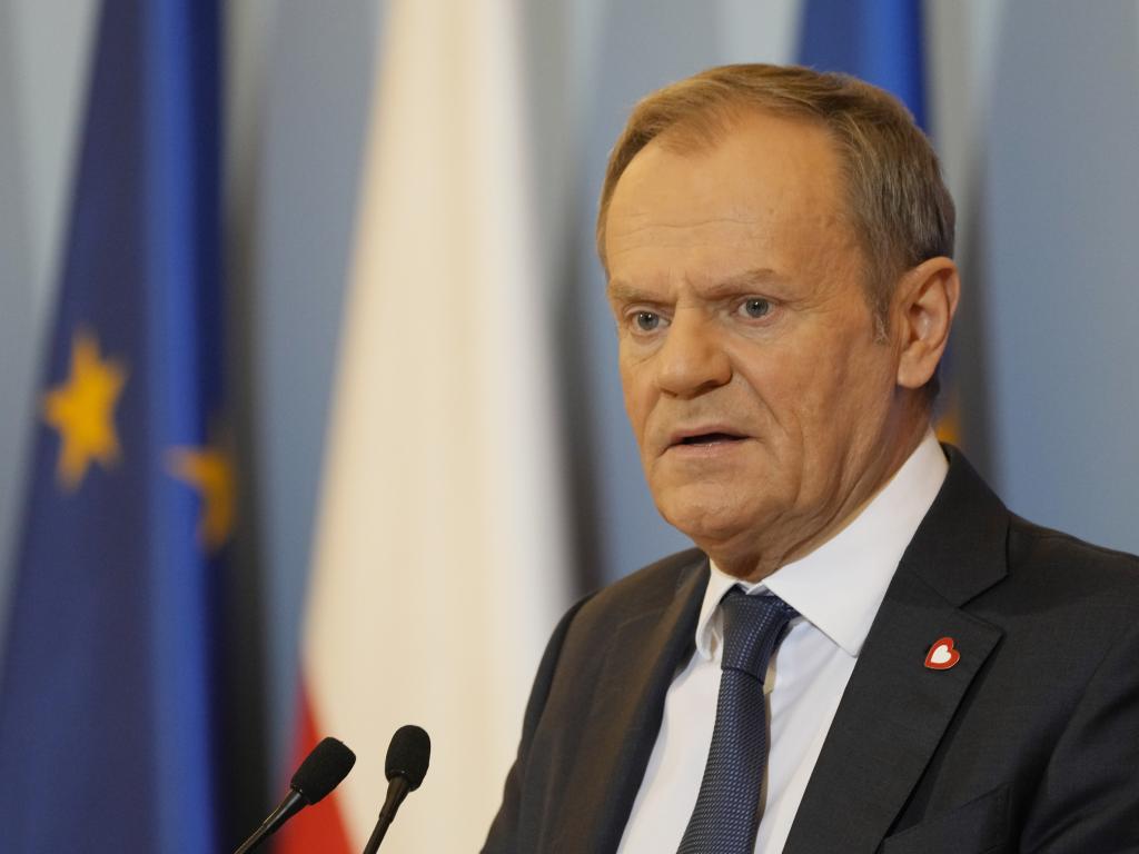 Министър председателят на Полша Доналд Туск спомена възможността за временно затваряне
