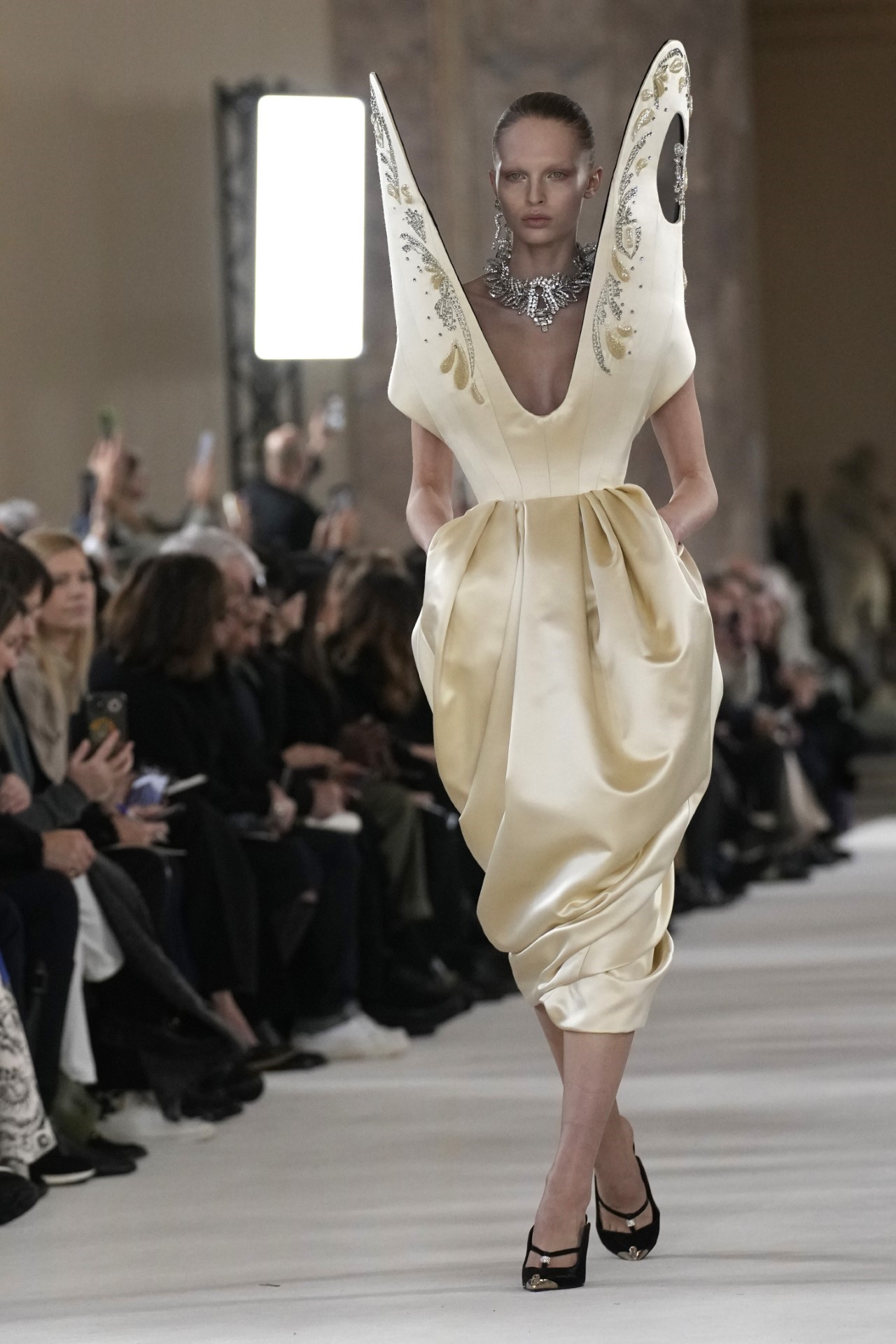 <p>Колекцията Haute Couture пролет-лято 2024 на Schiaparelli бе представена в Париж.</p>