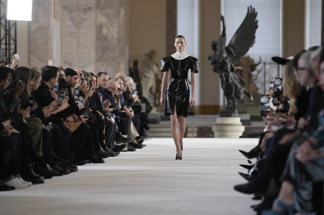 <p>Колекцията Haute Couture пролет-лято 2024 на Schiaparelli бе представена в Париж.</p>