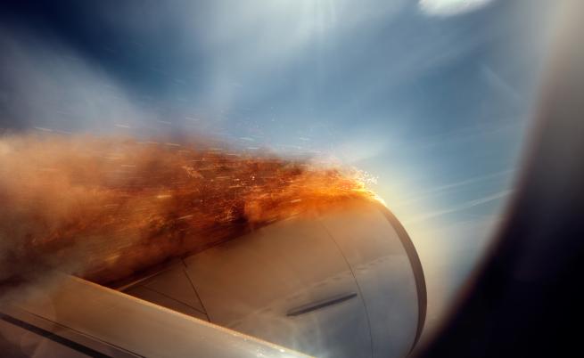 Двигател на пътнически самолет се възпламени, машината кацна аварийно в Нова Зеландия