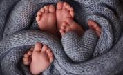 Как за 4 часа две майки родиха 6 бебета: 2 двойки тризнаци