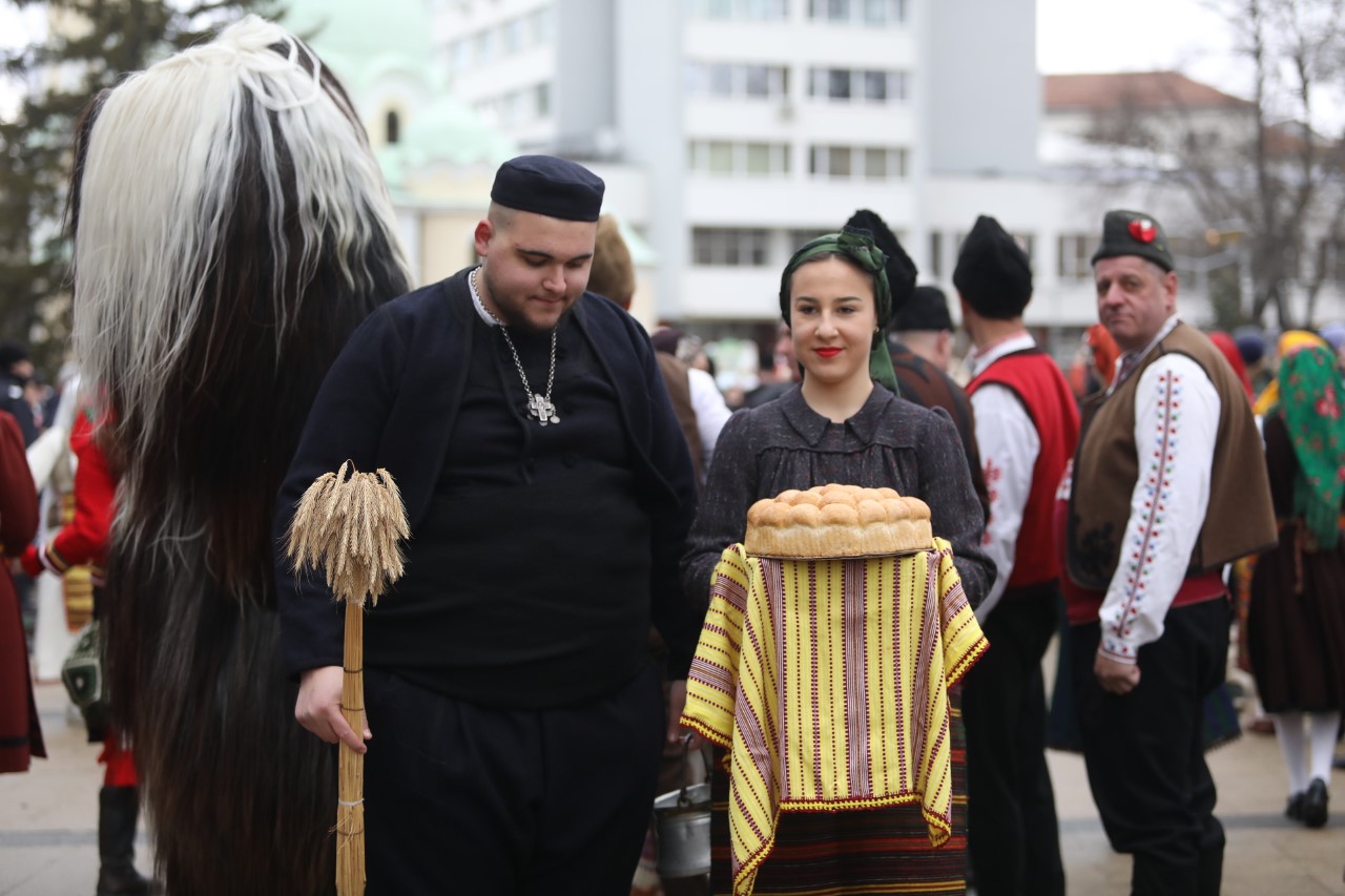 <p>Хиляди жители и гости на миньорския град са свидетели на 30-ия Международен фестивал на маскарадните игри.</p>