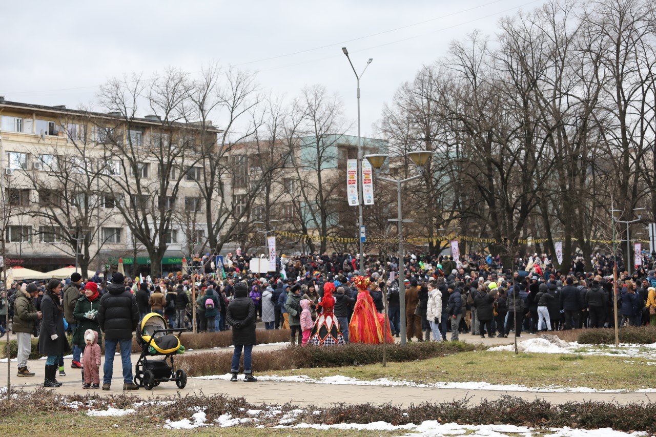 <p>Хиляди жители и гости на миньорския град са свидетели на 30-ия Международен фестивал на маскарадните игри.</p>