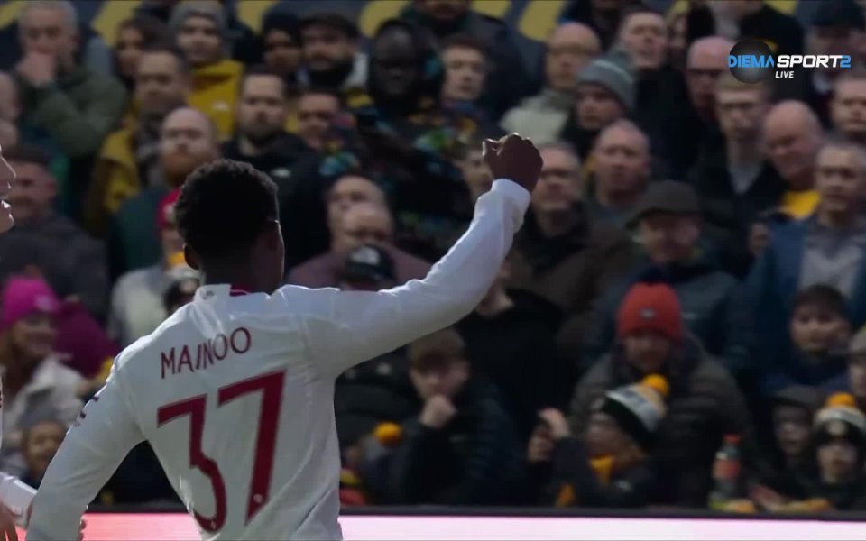 В 11-ата минута Антони получи от включилия се напред Диого