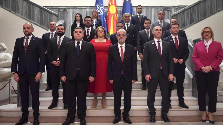Официално: Димитър Ковачевски предаде премиерския пост в Р Северна Македония