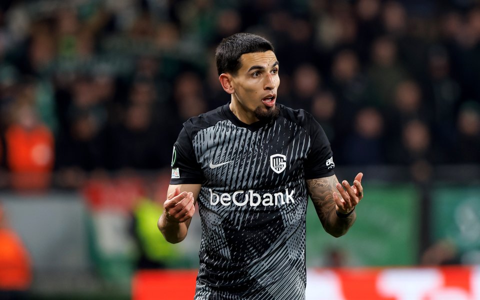 Колумбийският краен бранител Даниел Муньос е пред трансфер от Генк