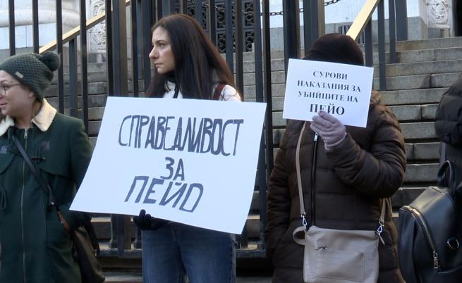 Близките на Пейо Пеев на протест, Велико Минков иска ДНК тест за бащинство