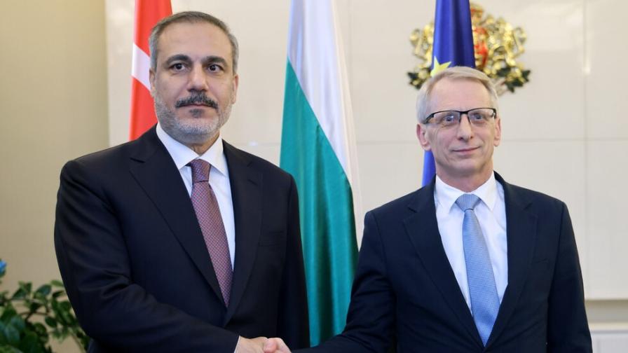 Премиерът Денков и министър Фидан обсъдиха отношенията между България и Турция