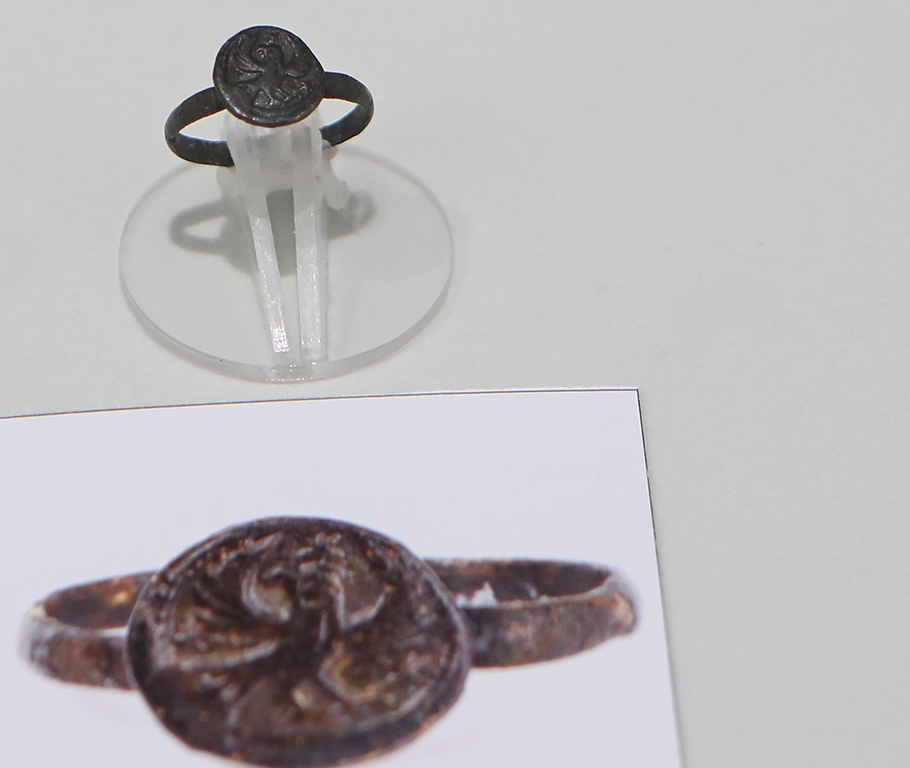 <p>Изложбата, озаглавена &bdquo;Древни находки. Нови открития. Археологически сезон 2023&rdquo;, с куратор гл. ас. д-р Петранка Неделчева, ръководител на отдел &bdquo;Експозиционна и международна дейност&ldquo; в НИМ е достъпна за публиката до началото на месец април 2024 г. в Зала за временни експозиции на третия етаж на музея.</p>