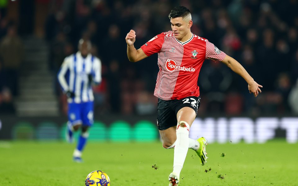 Ювентус официално обяви, че е привлякъл полузащитника Карлос Алкарас, който