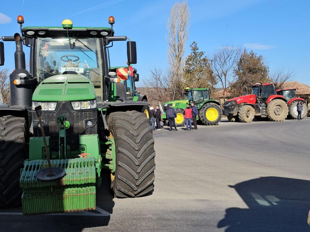 Земеделци с трактори започват протести в цялата страна Очаква се