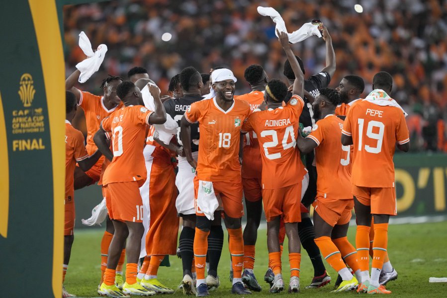 Награждаване на Кот ДИвоар като шампион на Африка1