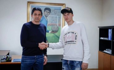 Левски обяви че юношата на клуба Кристиян Йовов е подписал