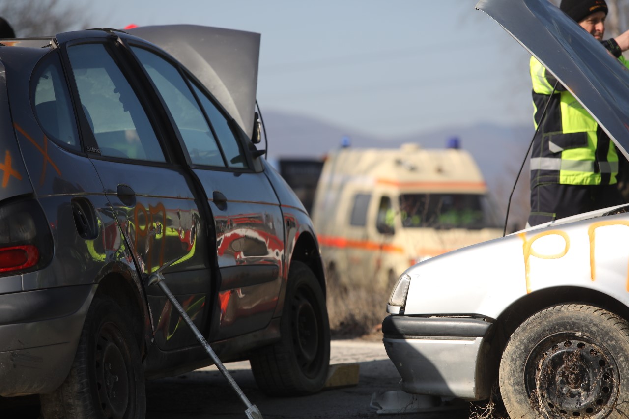 <p>На 45-и км от автомагистрала &bdquo;Тракия&ldquo; при пътен възел с. Мухово,&nbsp; се състоя практическо учение на тема &bdquo;Действия при пътнотранспортно произшествие&ldquo;. Учението е организирано от Главна дирекция "Пожарна безопасност и защита на населението", с участие на МВР, местната власт и други ведомства, съобщиха от МВР.</p>