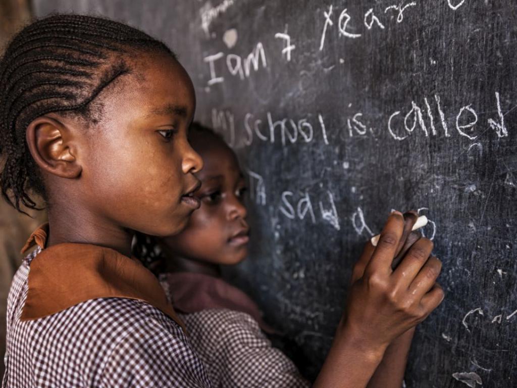 Кенийска правителствена агенция помага на ученици от семейства с ниски