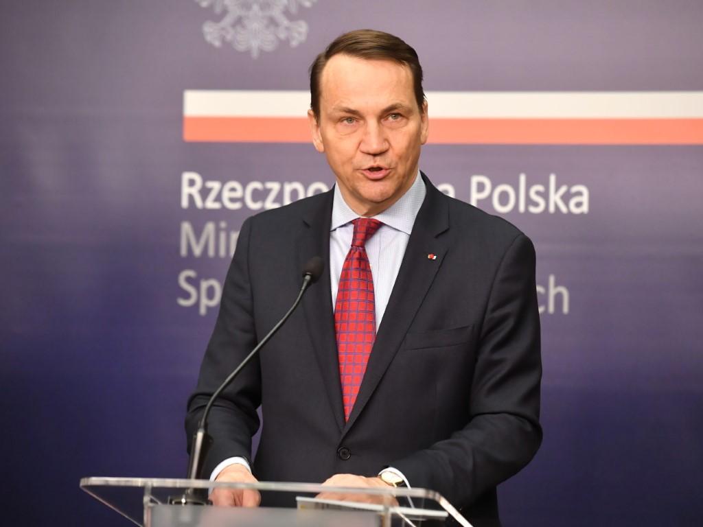 Новото правителство на Полша начело с премиера Доналд Туск се
