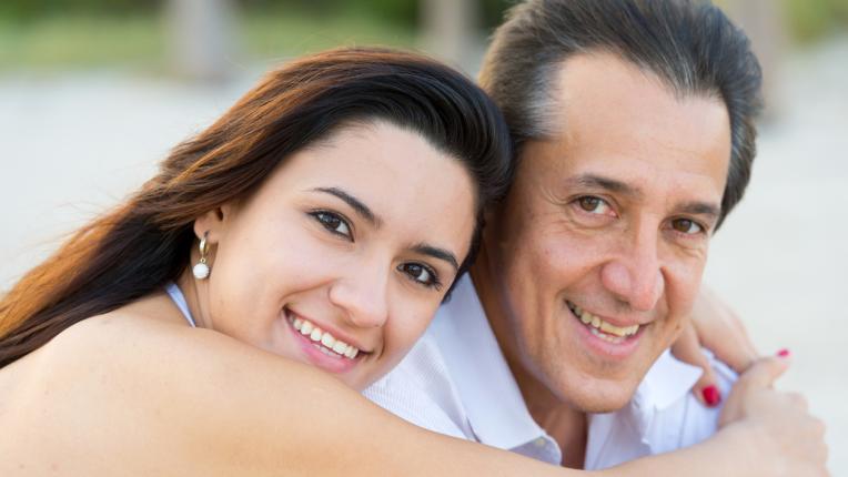  6 аргументи мъжете да избират по-млади дами 