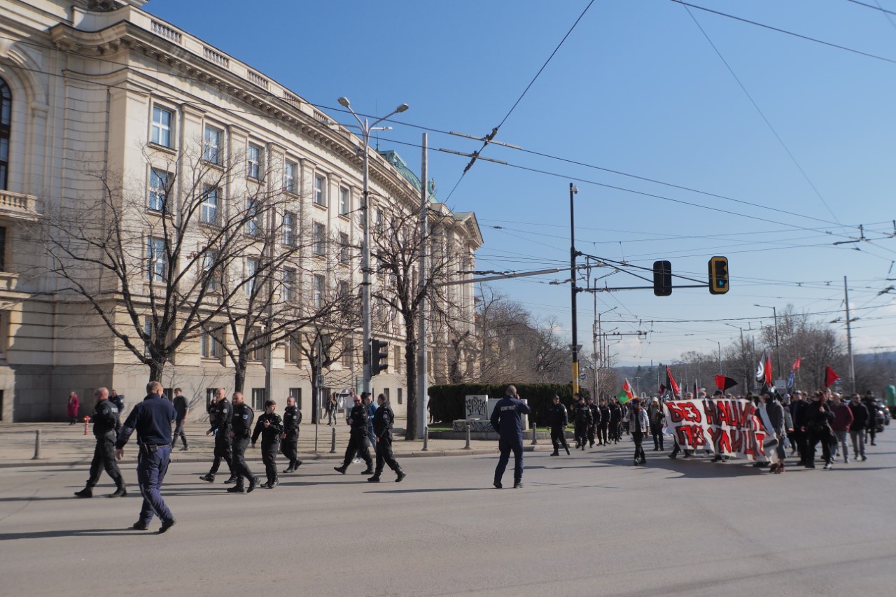 <p>Десетки граждани се събраха на протест срещу Луковмарш.</p>