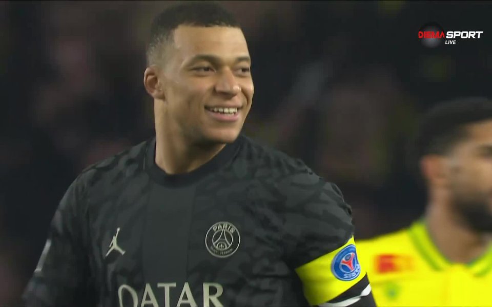 В 77-ата минута Мбапе показа техника в наказателното поле на