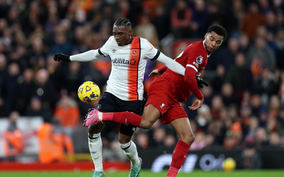 Отборите на Ливърпул и Лутън играят при резултат 2:1 в първи