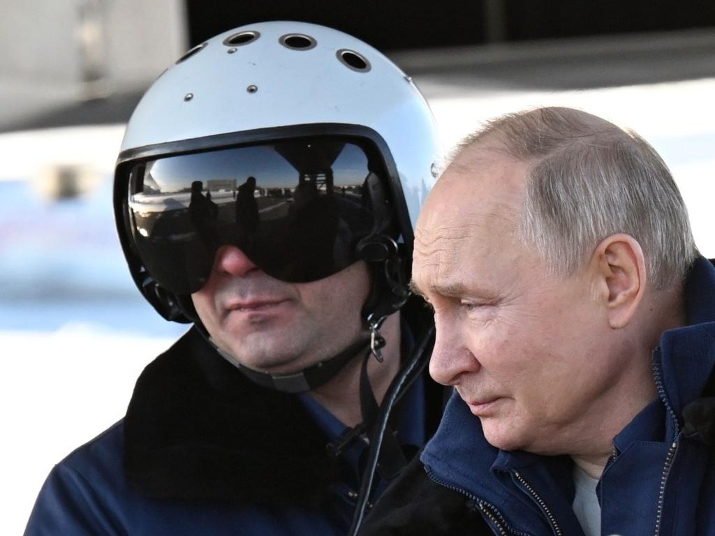 Вчетвъртък руският президент Владимир Путин летя с модернизиран бомбардировач Ту 160М