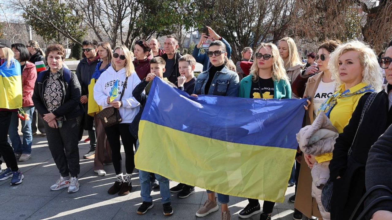 <p>Антивоенен митинг срещу войната в Украйна се проведе пред паметника на Альоша в Бургас. Днес се навършват две години от нахлуването на Путин в независимата и суверенна държава, припомнят организаторите.</p>