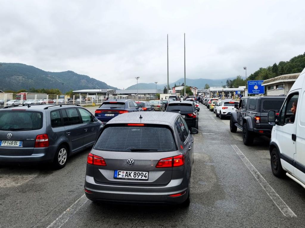 Интензивен е трафикът по гранични контролно пропускателни пунктове ГКПП с Румъния