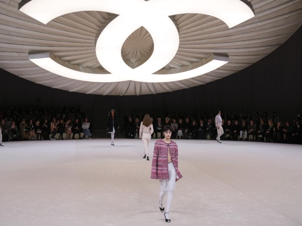 Френската модна марка Диор отложи планираното си мегашоу в Хонконг